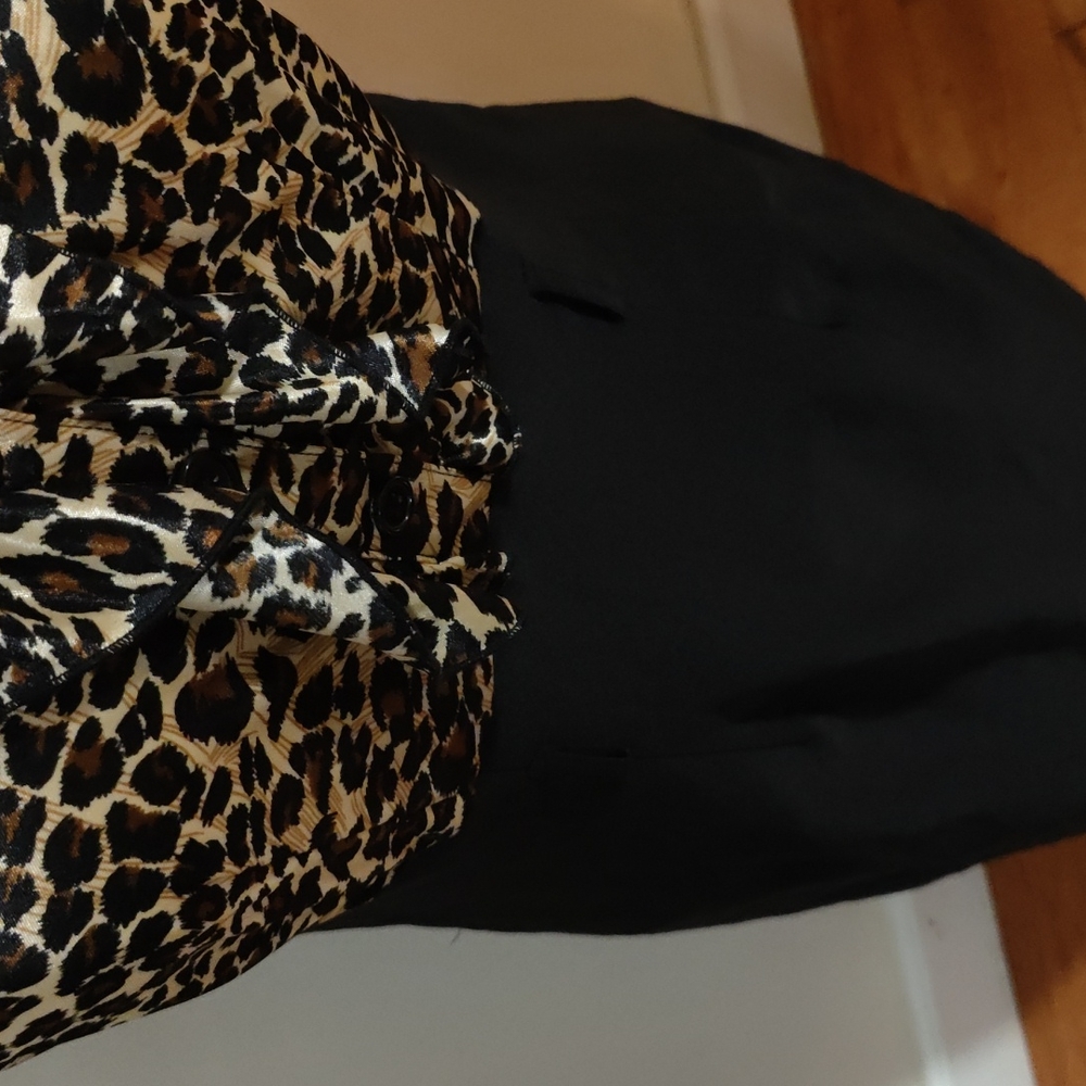 šLeopard Black Ruffle Dress - Picture 7 of 11